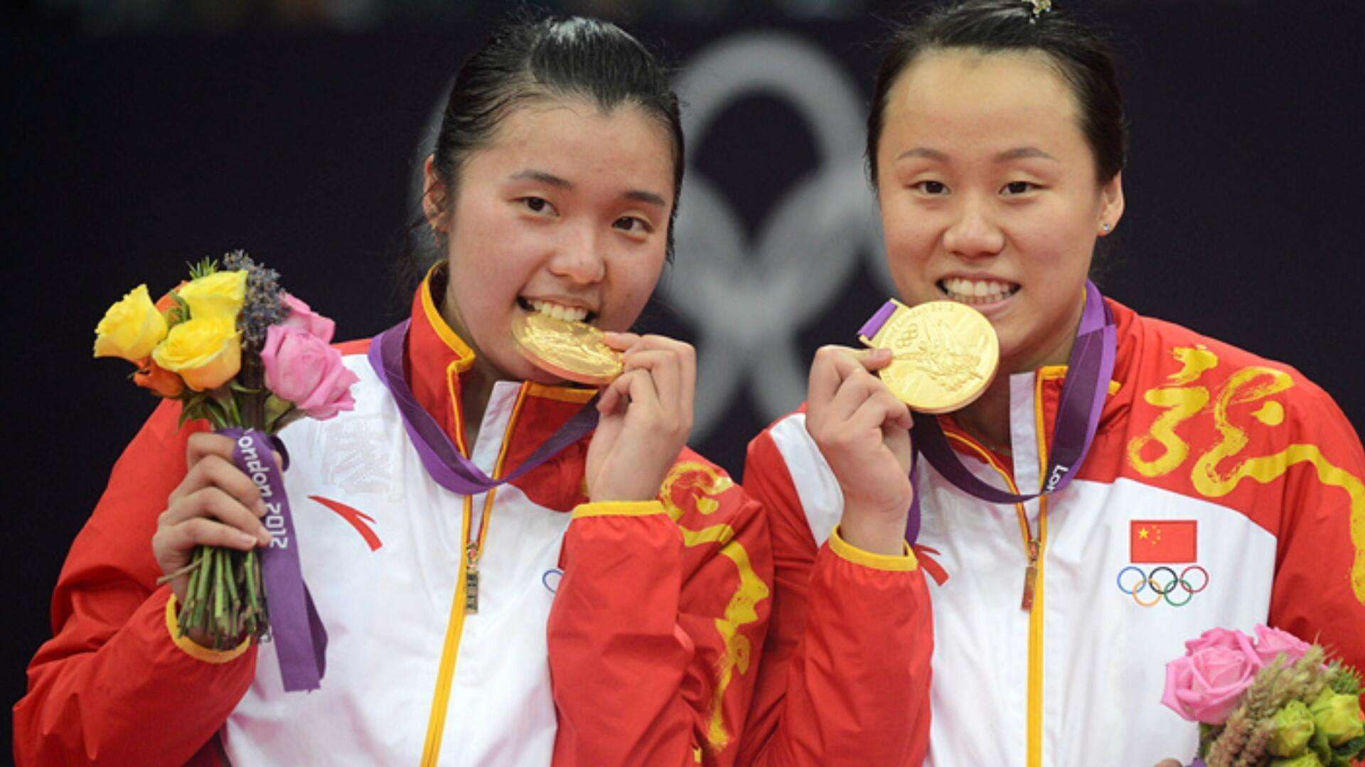 张楠田卿高调领证结婚,三角恋丑闻坐实,不正之风拜谁所赐?