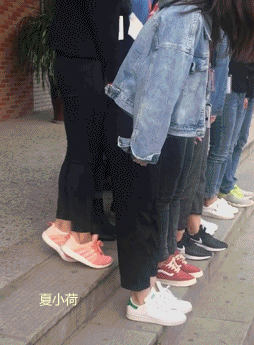 搞笑gif趣图:小伙子健身有动力,女朋友亲自坐镇来监督!