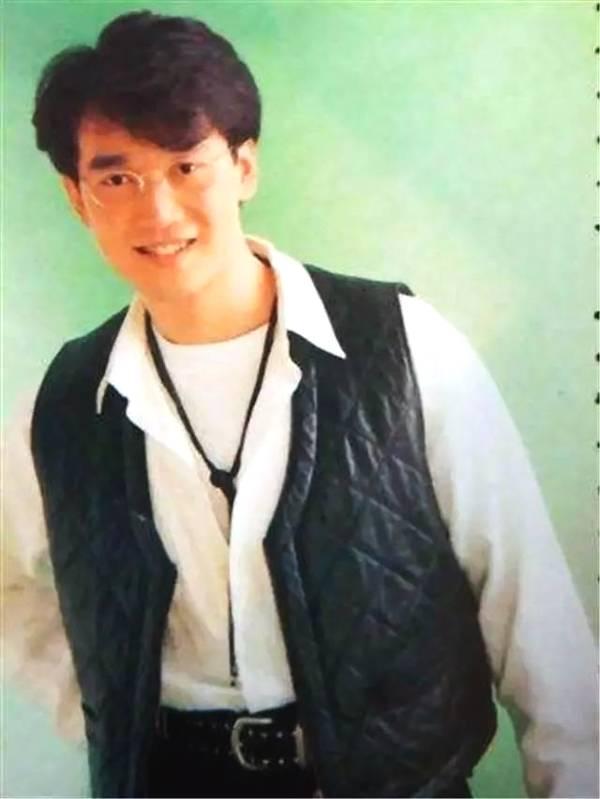 周传雄曾和周杰伦齐名绝望时创作黄昏如今处境让人心疼