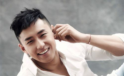 他被称为火华哥曾是体育生兼模特