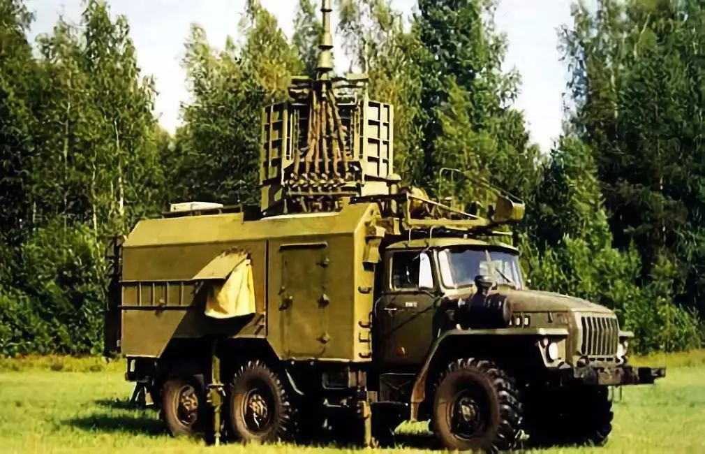 的r-330zh"居民"(zhitel)自动干扰站 11,"虎"式装甲车和"劲弩"武器站