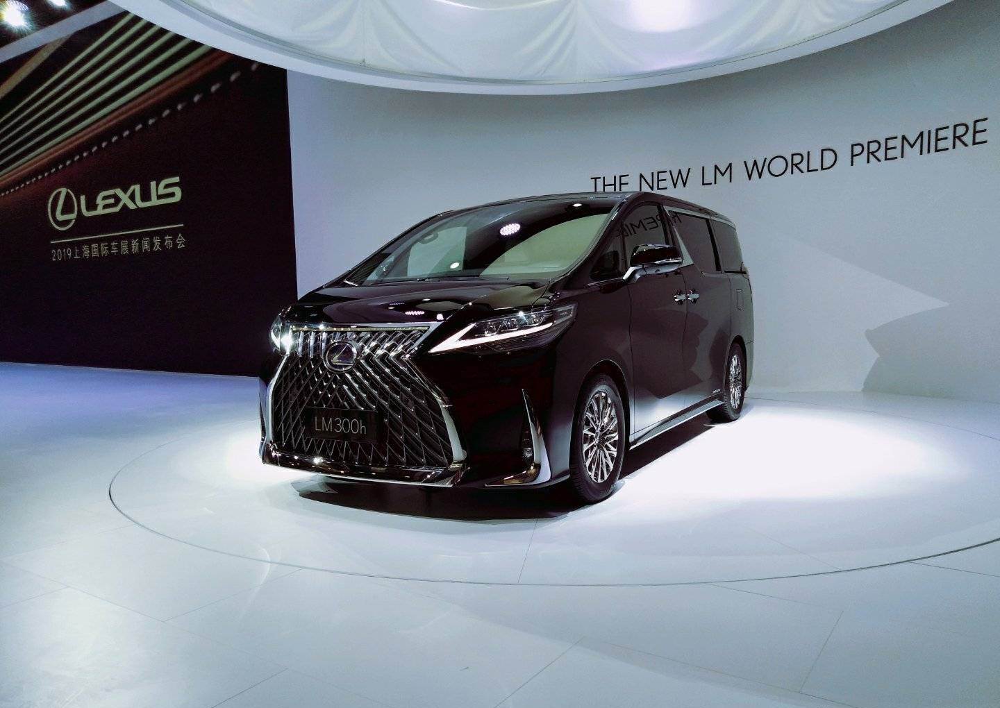 上海车展之加价保姆车!解读丰田威尔法双擎/雷克萨斯lm!