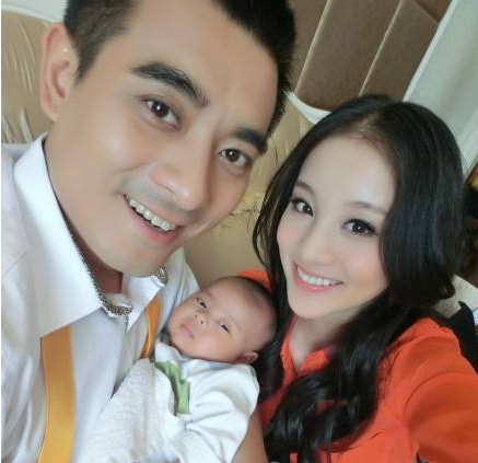 他们相差10岁一见钟情,今结婚五年生了俩儿子,网友:人生赢家