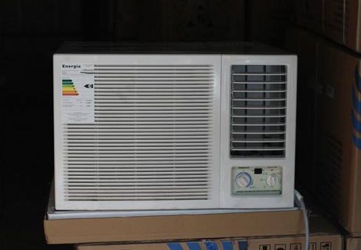 为什么香港普遍都装这种窗式空调?师傅道出内情,才知太聪明了