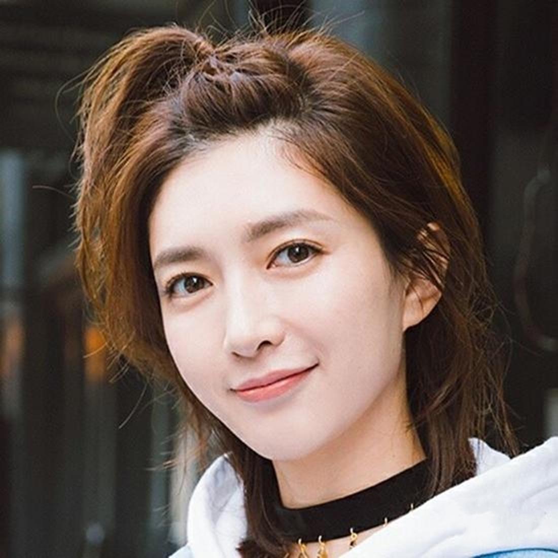 今年流行几种新马尾辫款式,减龄又迷人