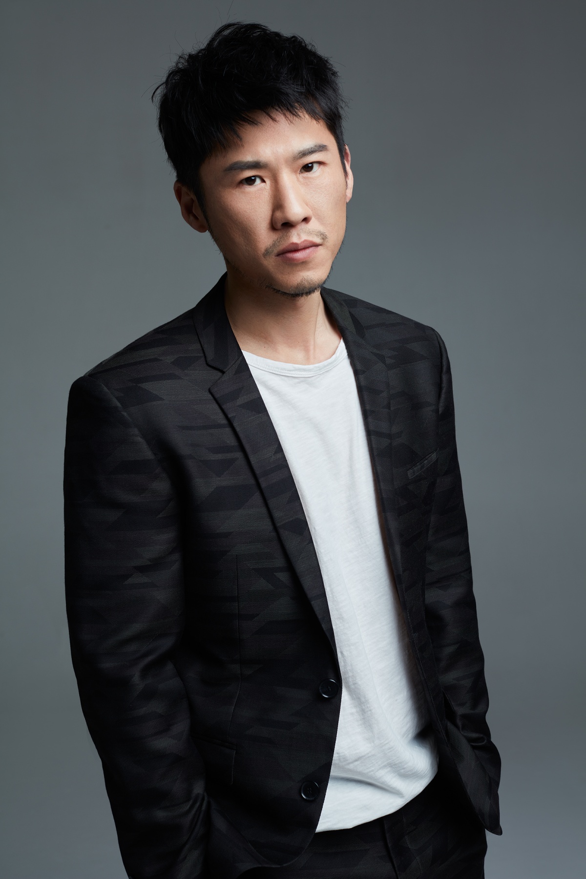 王骁《幕后之王》首演反面角色 和罗晋“斗词”斗出神来之笔|幕后之王|王骁|罗晋_新浪新闻