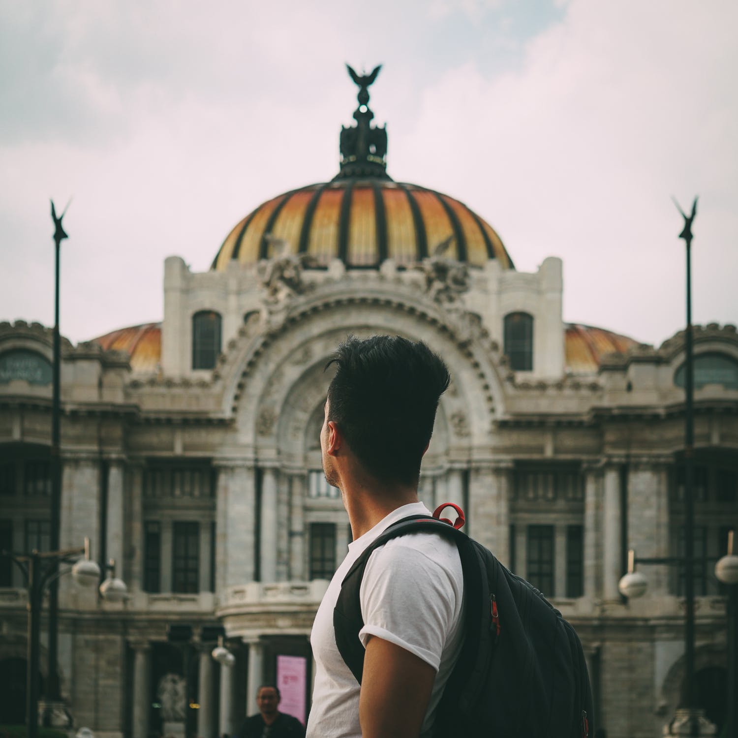 刚提出分手不到一个月女朋友转身有男朋友还想挽回怎么办