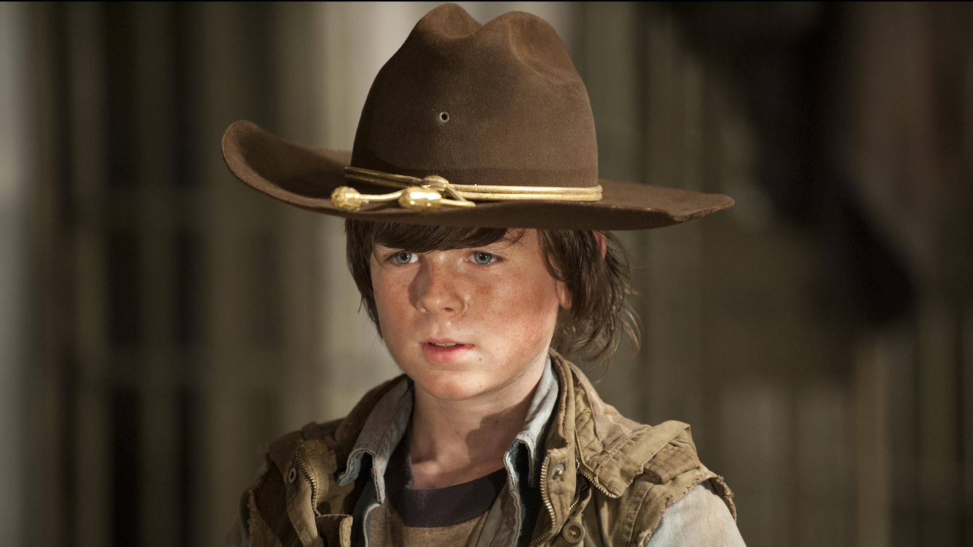 《行尸走肉》卡尔八年里的外貌变化对比!