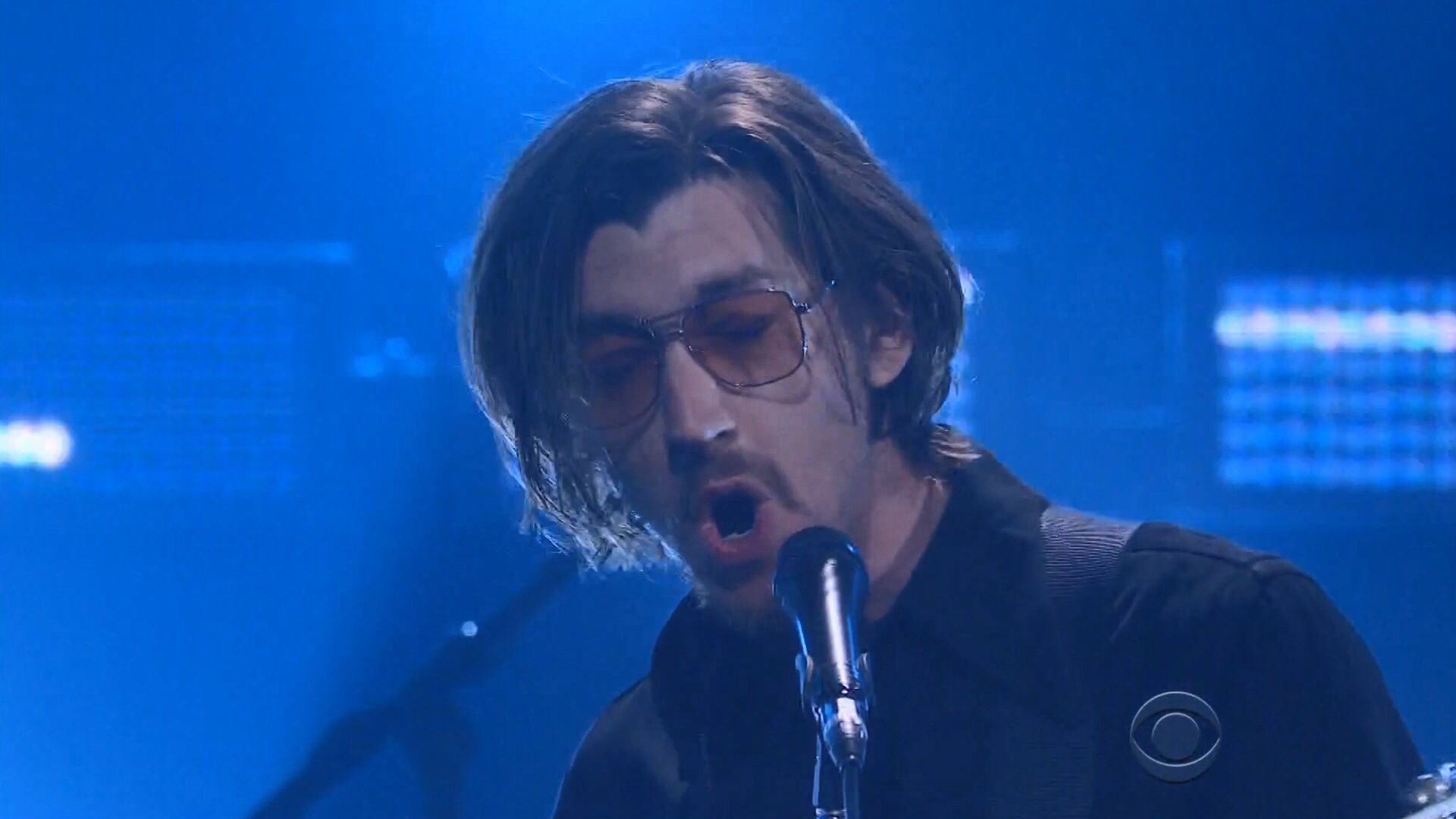 【猴姆独家】arctic monkeys北极猴子乐队首演强势新单she .