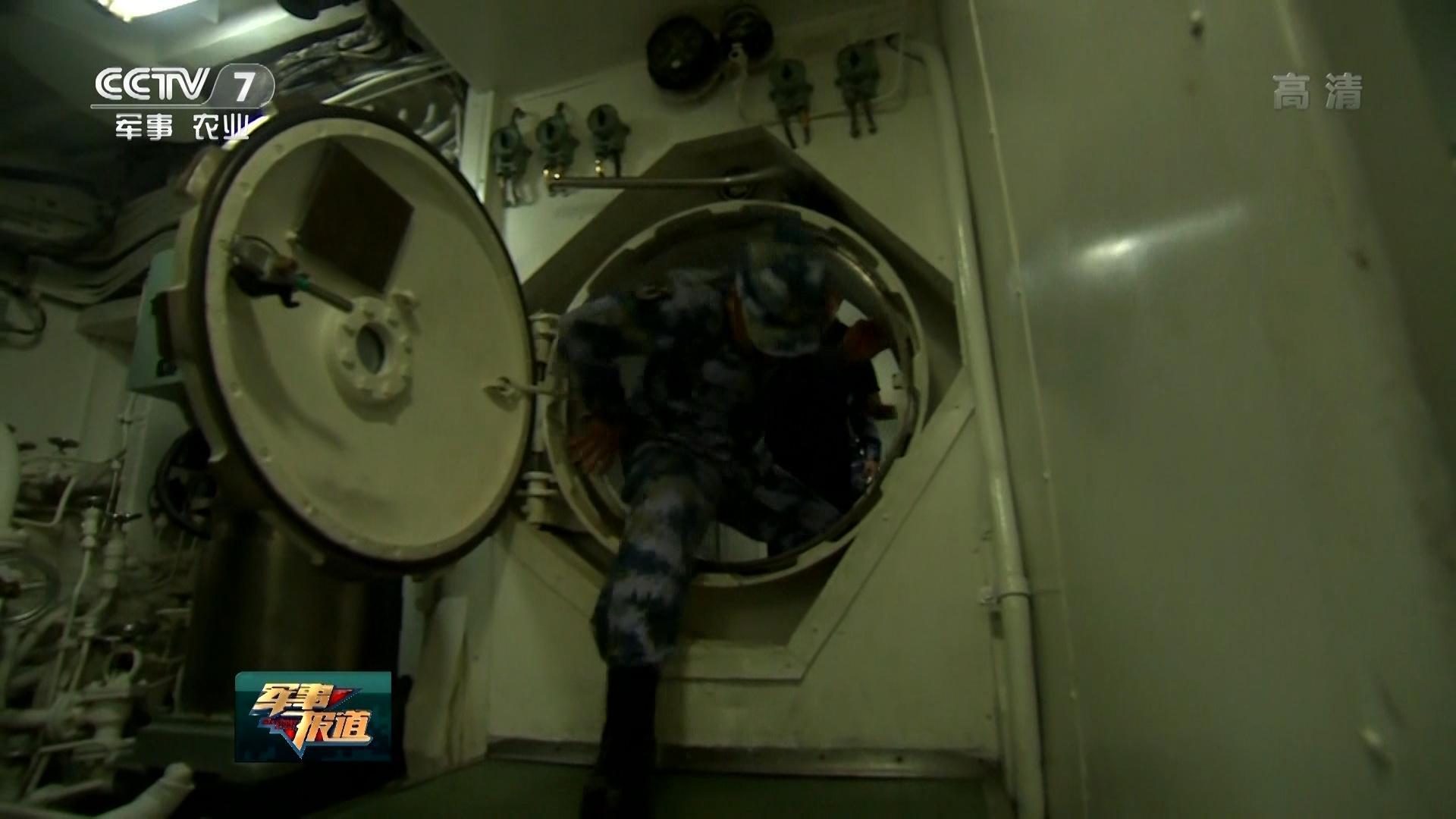解放军核潜艇内部大量绝密细节流出到处都是按钮开关