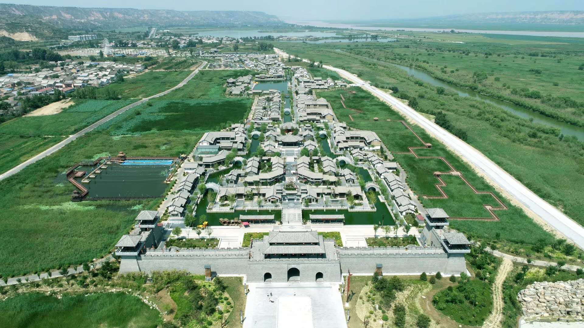 合阳县庆祝首届农民丰收节暨第三届红提葡萄节开幕