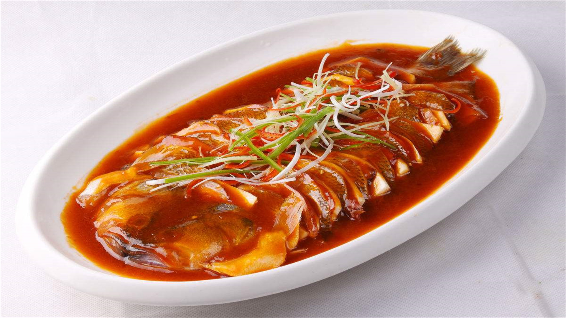 超级下饭的红烧鲈鱼要多留点鱼汤用来拌米饭让人欲罢不能