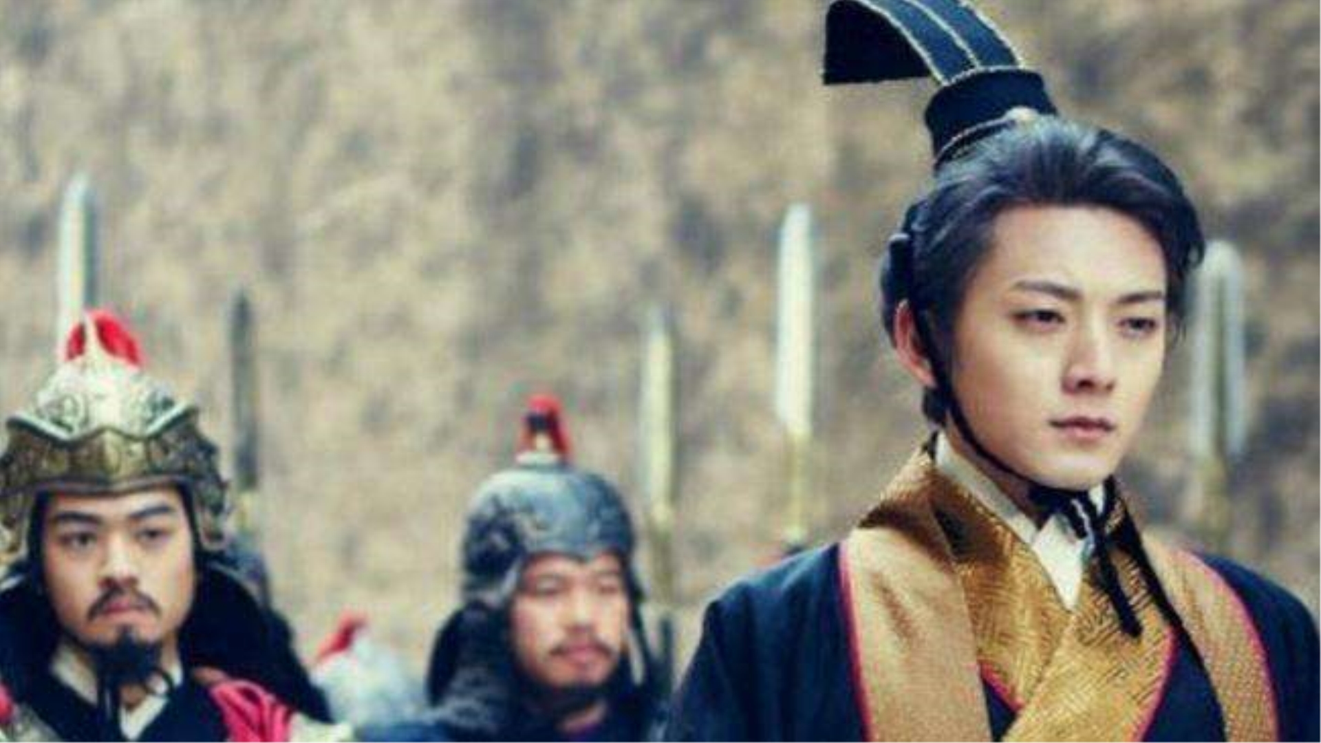 此人为了节约,设计了一种奇怪的裤子,现如今受到广大女性的追捧|王莽