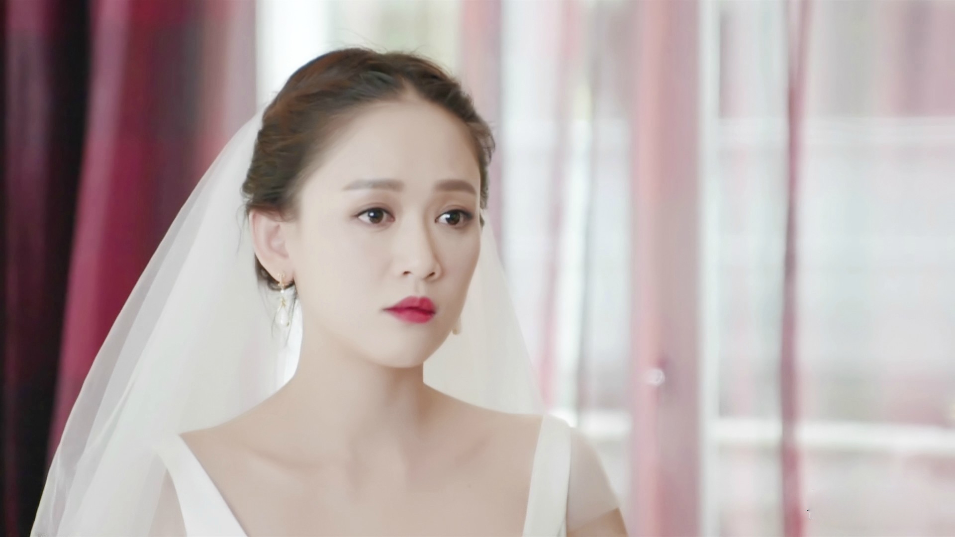 39岁陈乔恩和40岁侯佩岑比美,网友:快40岁的女星,都像20岁少女