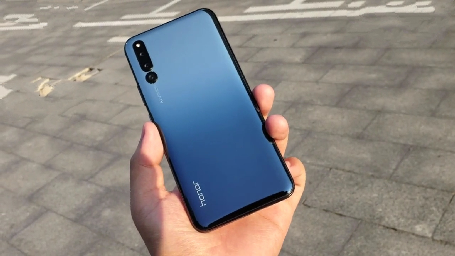 v20的持续热销,还有小米mix3和魅族16plus的强势蚕食,荣耀magic2的