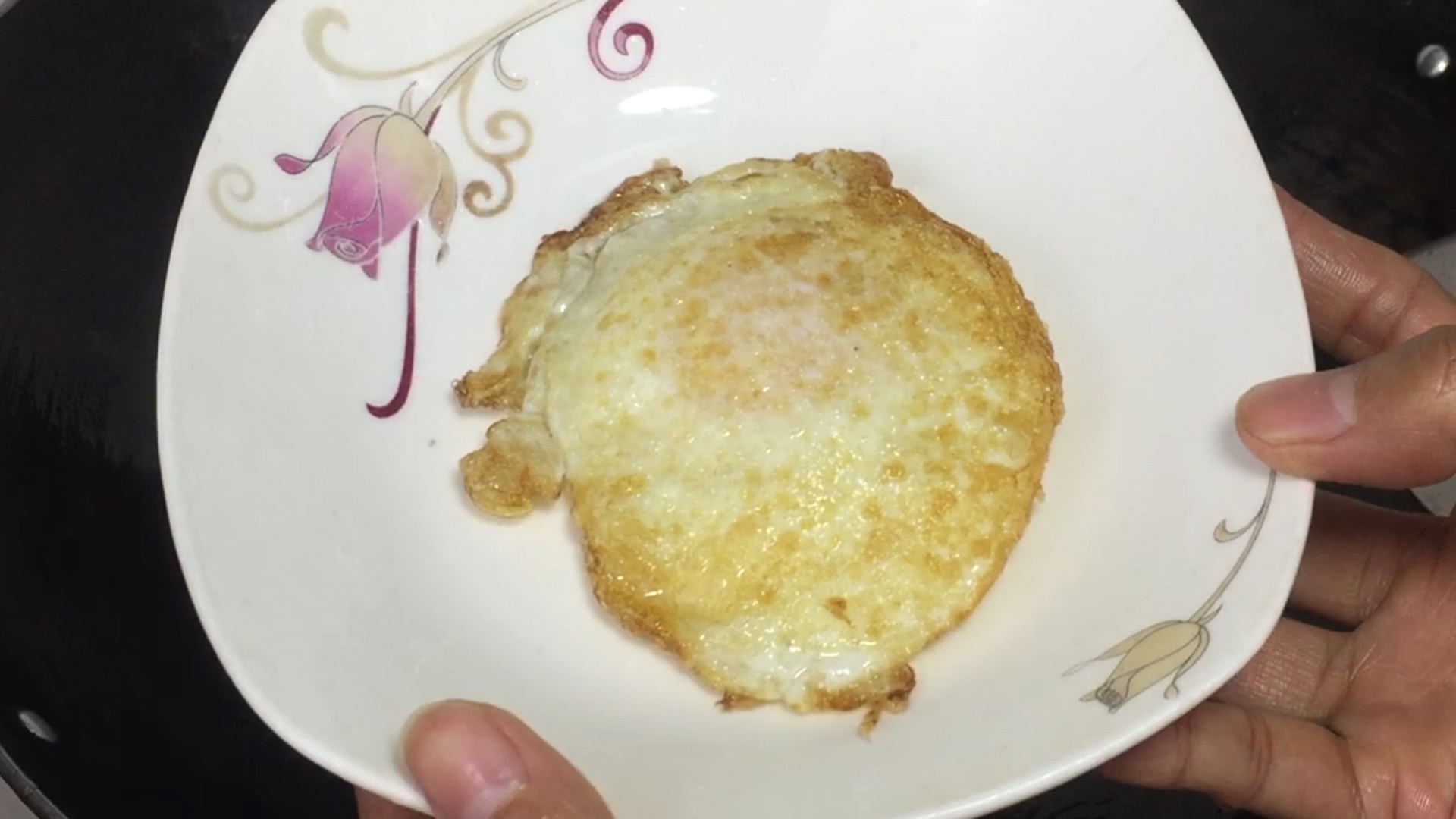 荷包蛋总是煎不好教你一招煎出来鸡蛋又圆又嫩简单易学