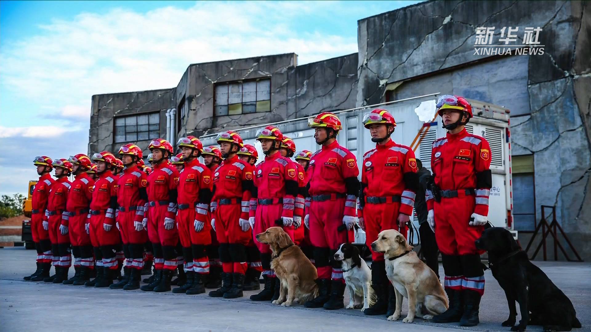 中国国际救援队:英勇无畏的逆行者