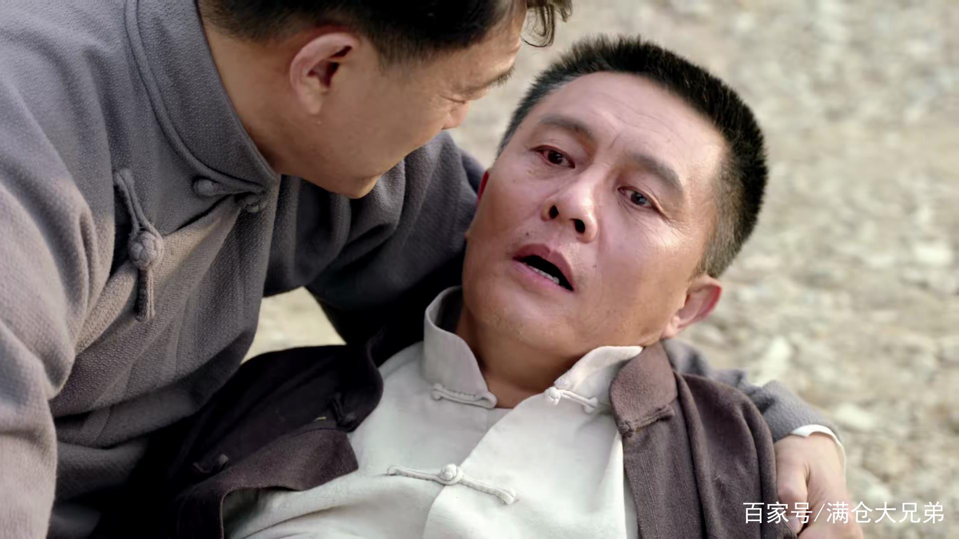 俞老大第一集就下线了常戎饰演的俞老大,在保护弟弟严振声上货的路上