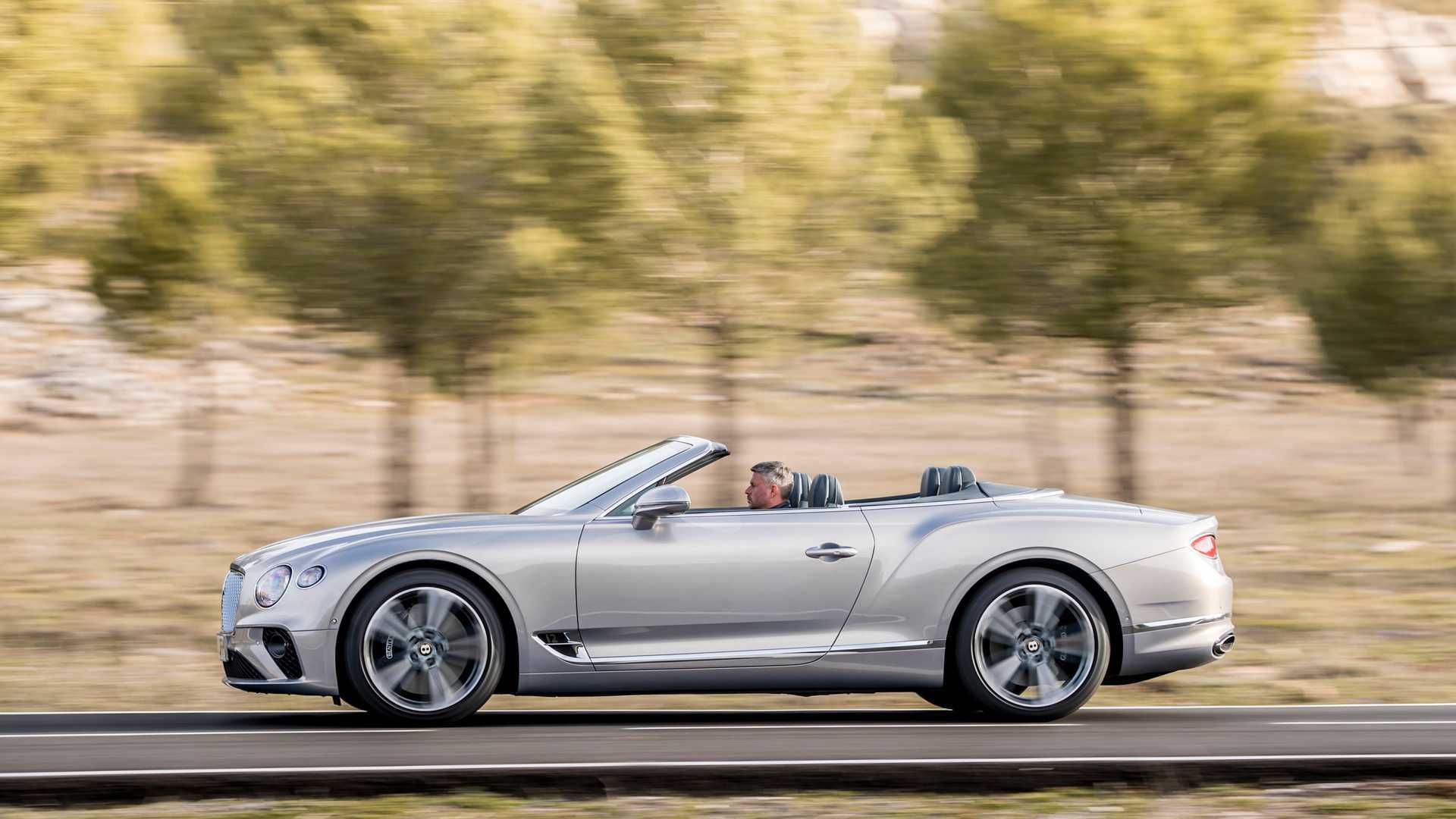 试驾2020款宾利欧陆 gt敞篷车,一场古典与现代的碰撞