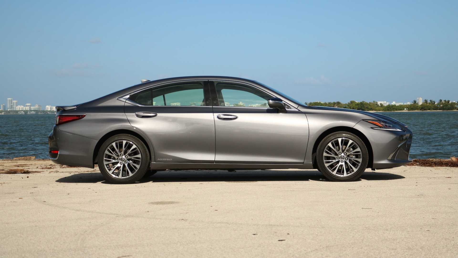 最便宜雷克萨斯5米长28万配置碾压3系还等什么亚洲龙