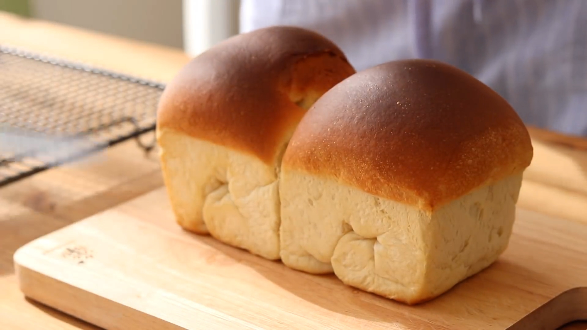 在家做无蛋版牛奶面包,烘焙新手也能轻松入门的甜点