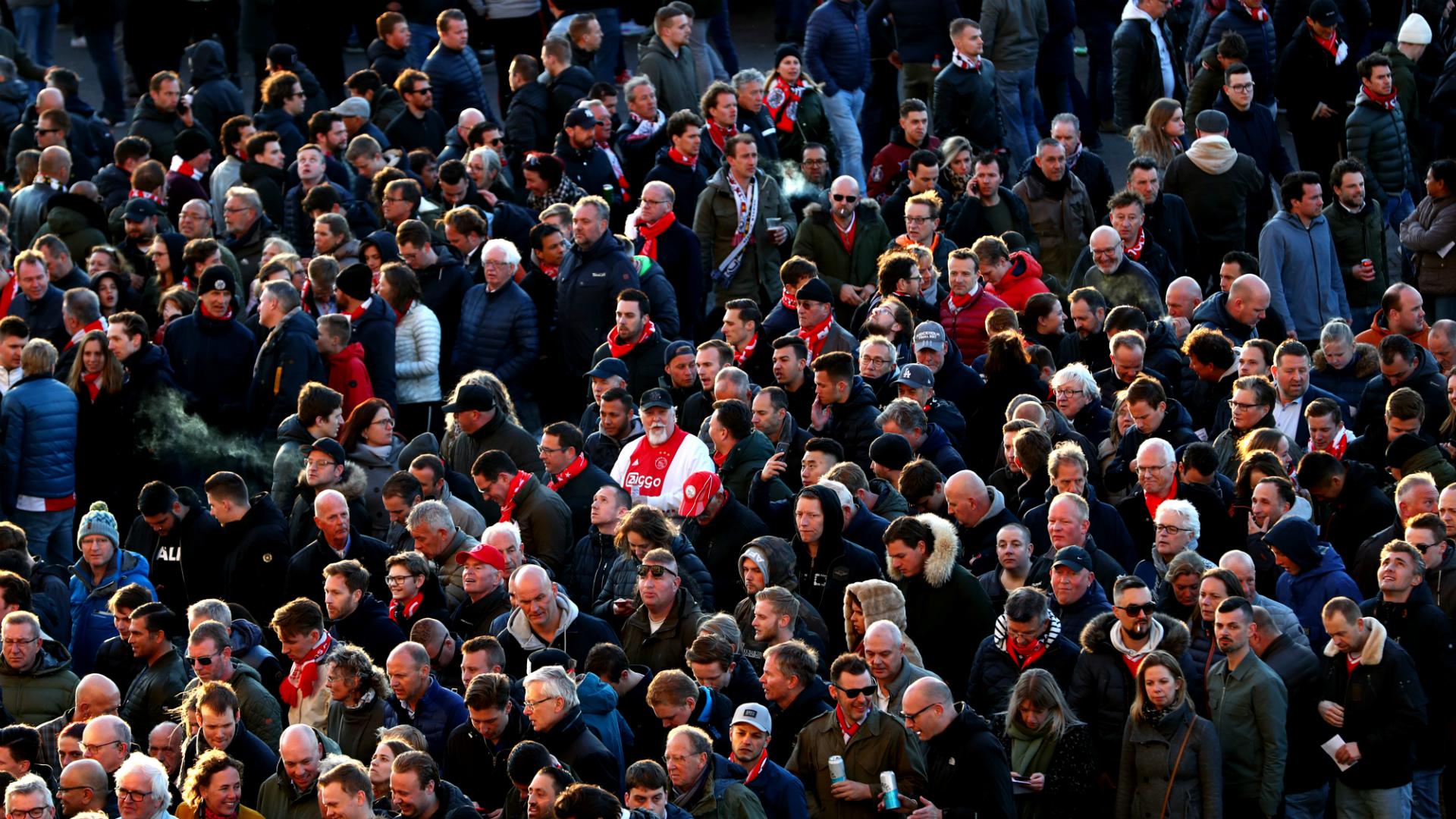 携带危险武器多名阿贾克斯球迷被驱逐出意大利