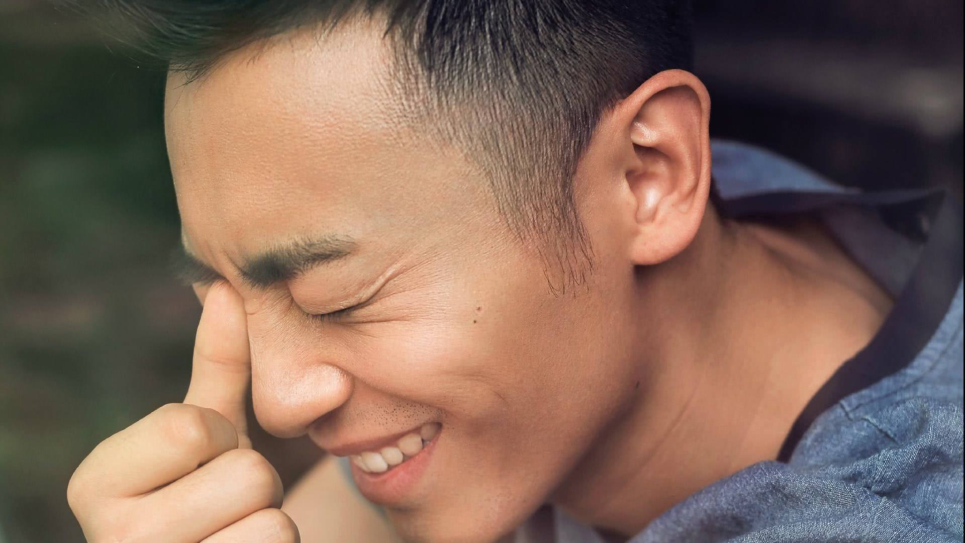 朱亚文妻子素颜照曝光,脸上有雀斑显苍老,网友:为啥会看上她?