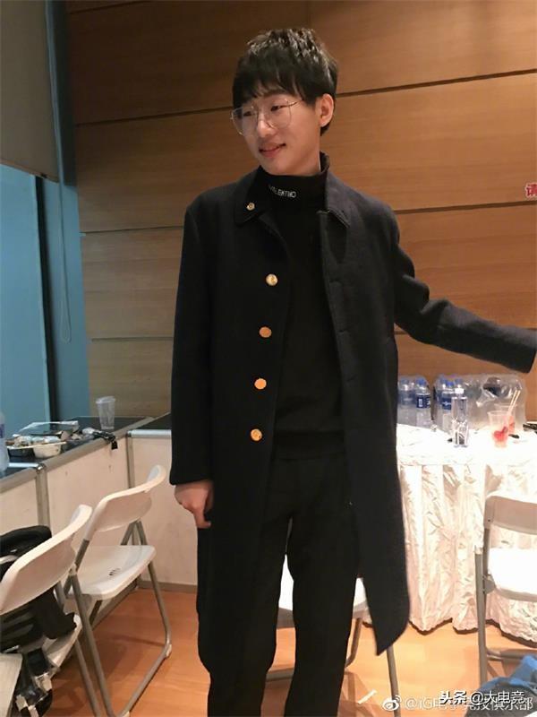 当lol职业选手穿上西装,the shy和"大舅子"帅成偶像剧男主