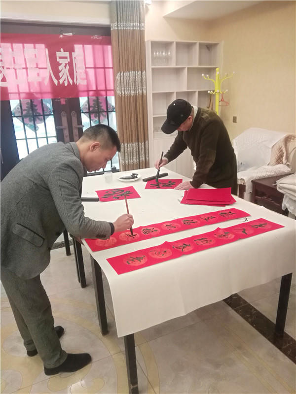 中国扇子艺术学会副会长李维东与马常民,剧家华,洪春源书法家一道