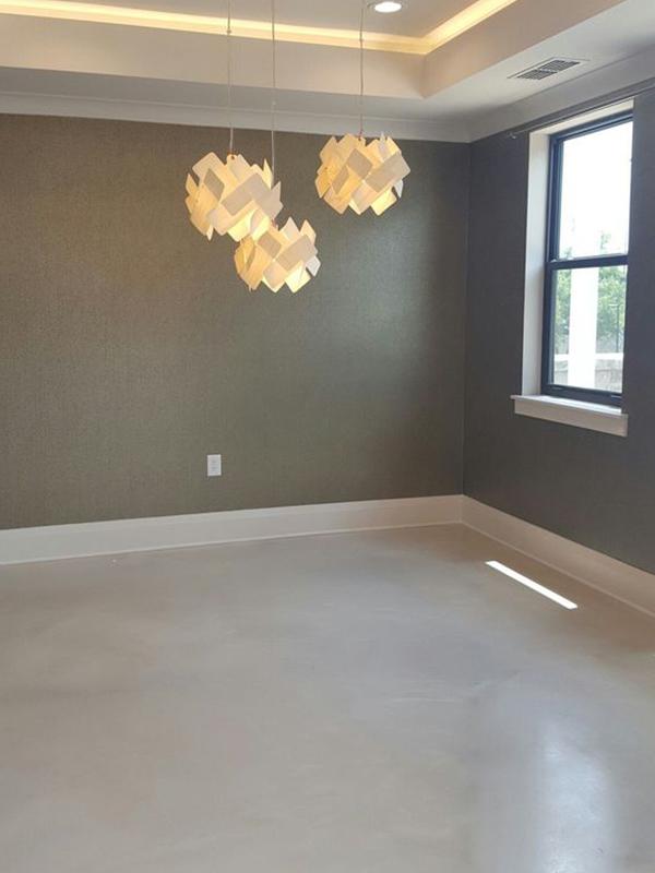 瓷砖上做自流平,连工人都不用请,省事!可你家要是住一楼,别学