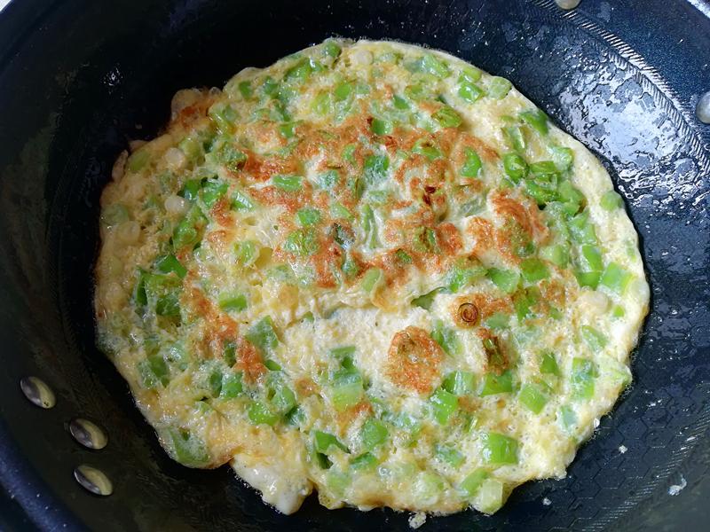 简单快手家常菜,鸡蛋加它这样做,开胃消食,又快又香又下饭