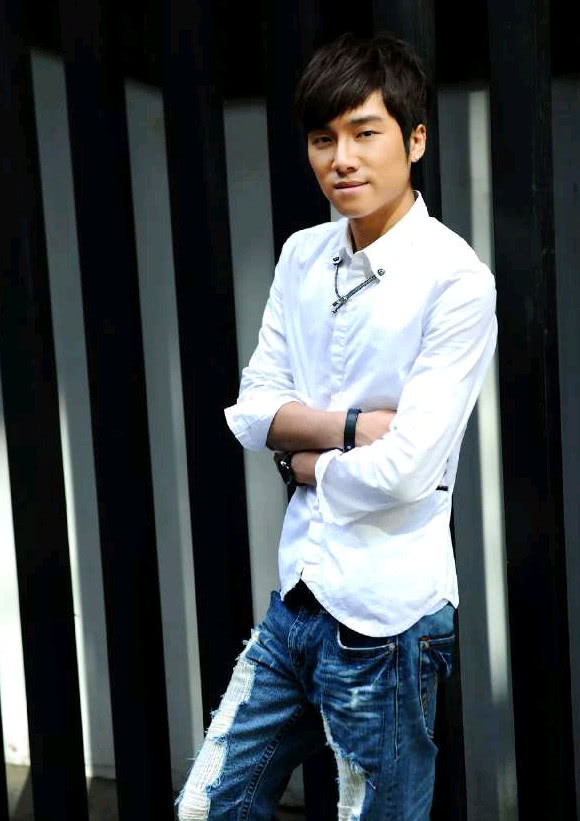 8岁时被老师看上,12岁正式公布恋情,16岁迫不及待完成婚礼