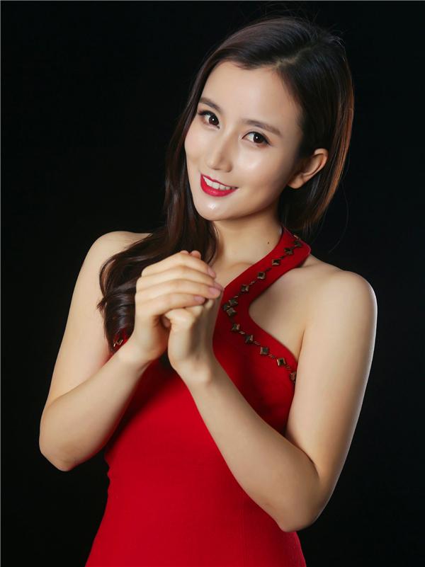 著名相亲节目的主持人把自己嫁给了嘉宾真是近水楼台先得月