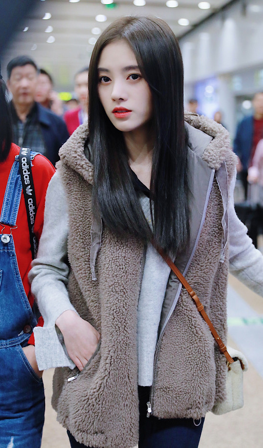 本以为鞠婧祎的糯米糍妆很好看,看完吴昕雀斑妆,才知什么叫美!