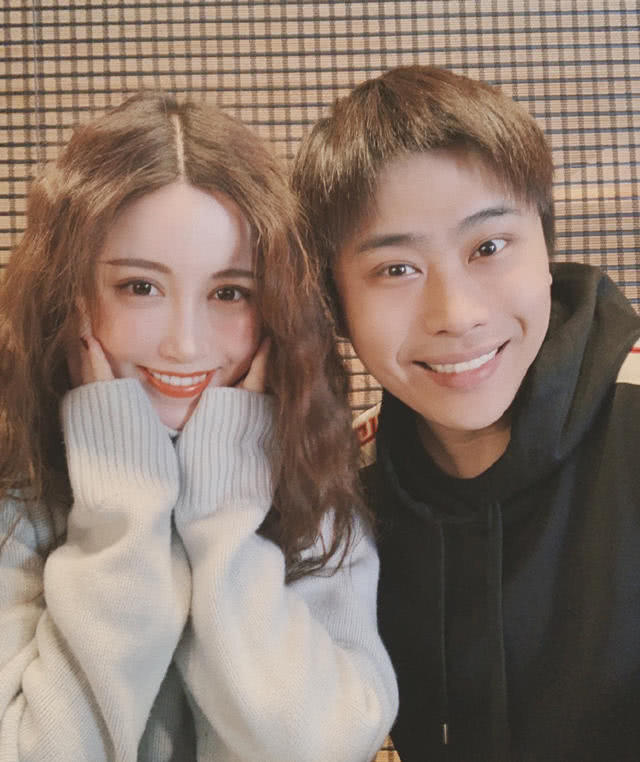 卢本伟没直播却以这样的方式上镜女友uu停止接单他快疯了