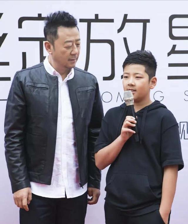 爸爸去哪儿石头郭子睿长大啦从肉嘟嘟到小型男有男子气概