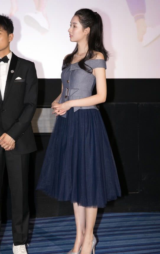 王玉雯选错造型了,穿网纱裙美到让人服气,却把腰穿没了!