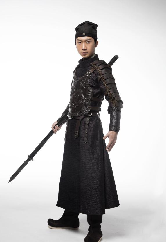 kiwidoinb的造型可以说有点意思,不能够说他是带刀统领吧,但起码也是