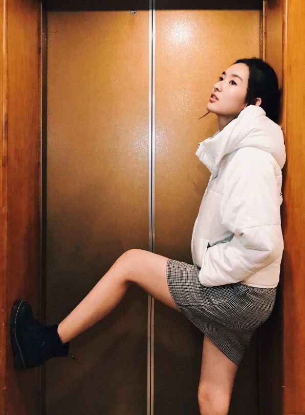 遇见你真好的校花王玉雯穿透纱白裙展现校花级容颜