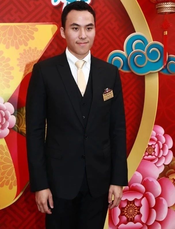 28岁赌王儿子宣布秘婚一年:想生龙凤胎