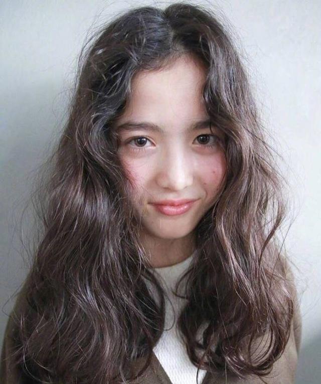 山田直美甜美系卷发,自上而下的卷,真美