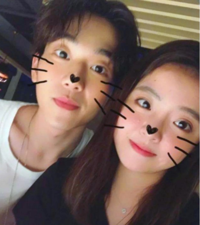 华谊千金王文也与帅哥脸贴脸亲密同框男方是湖南卫视力捧新人