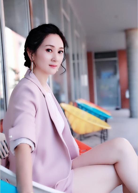 许还幻偶尔与三两好友小聚一堂,享