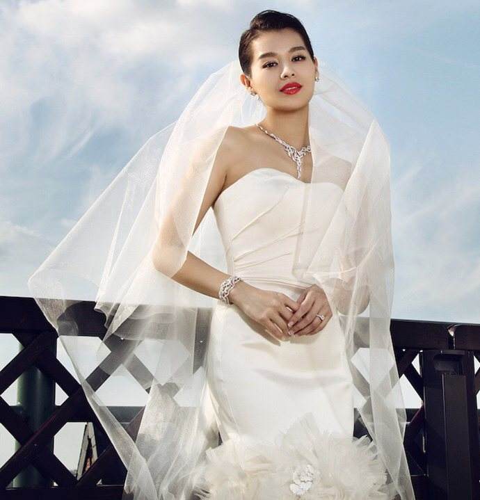 胡杏儿,胡定欣同台红装美艳,胡杏儿首度公开回应二胎传闻