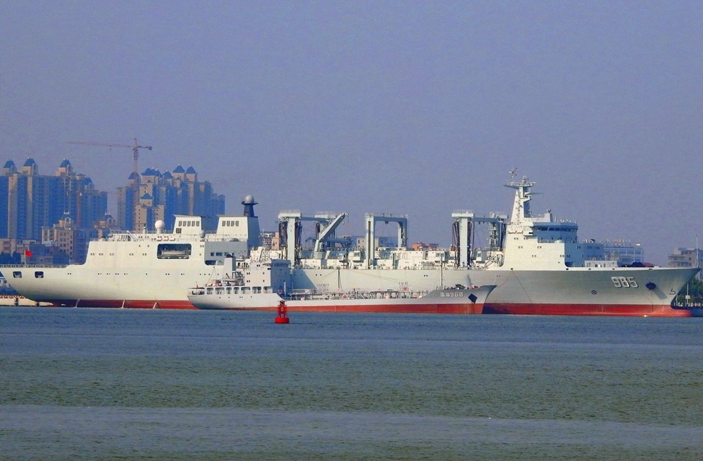 第二艘"超级奶妈"入役,或配备首艘国产航母,网友:短板已解决|补给舰