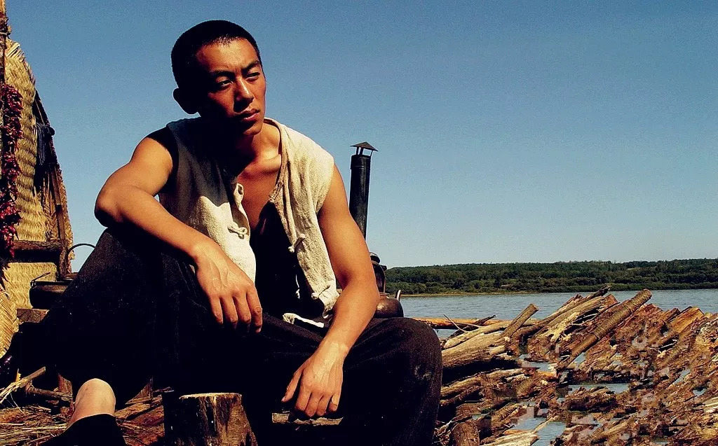 《闯关东》中敢作敢当敢闯祸的"朱传武"作为演员,朱亚文第一种身份的