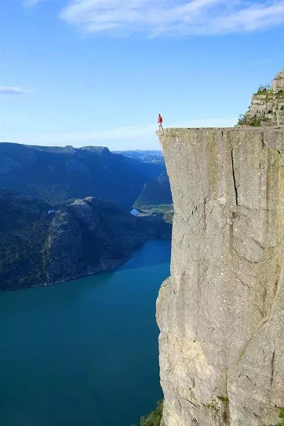 震撼的图片,绕在苏格兰高地的岩石,像上帝手指划过的地方