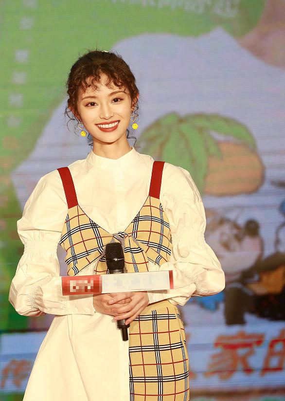 青春斗钱贝贝扮演者一出道被郑爽带红现实生活中性感撩人