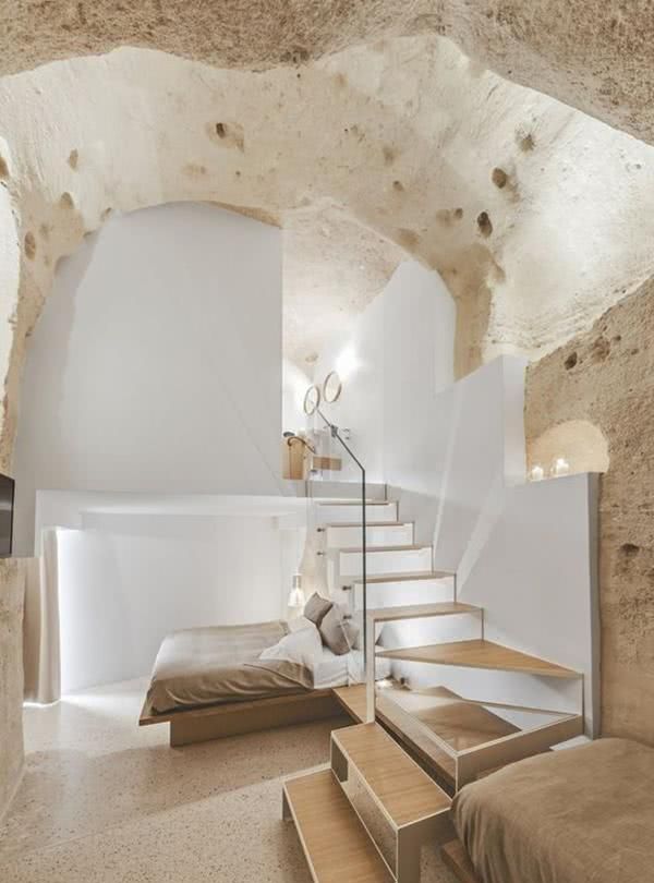 在山洞里盖个房,冬暖夏凉,浴室卧室全都有!不比住大城市别墅差