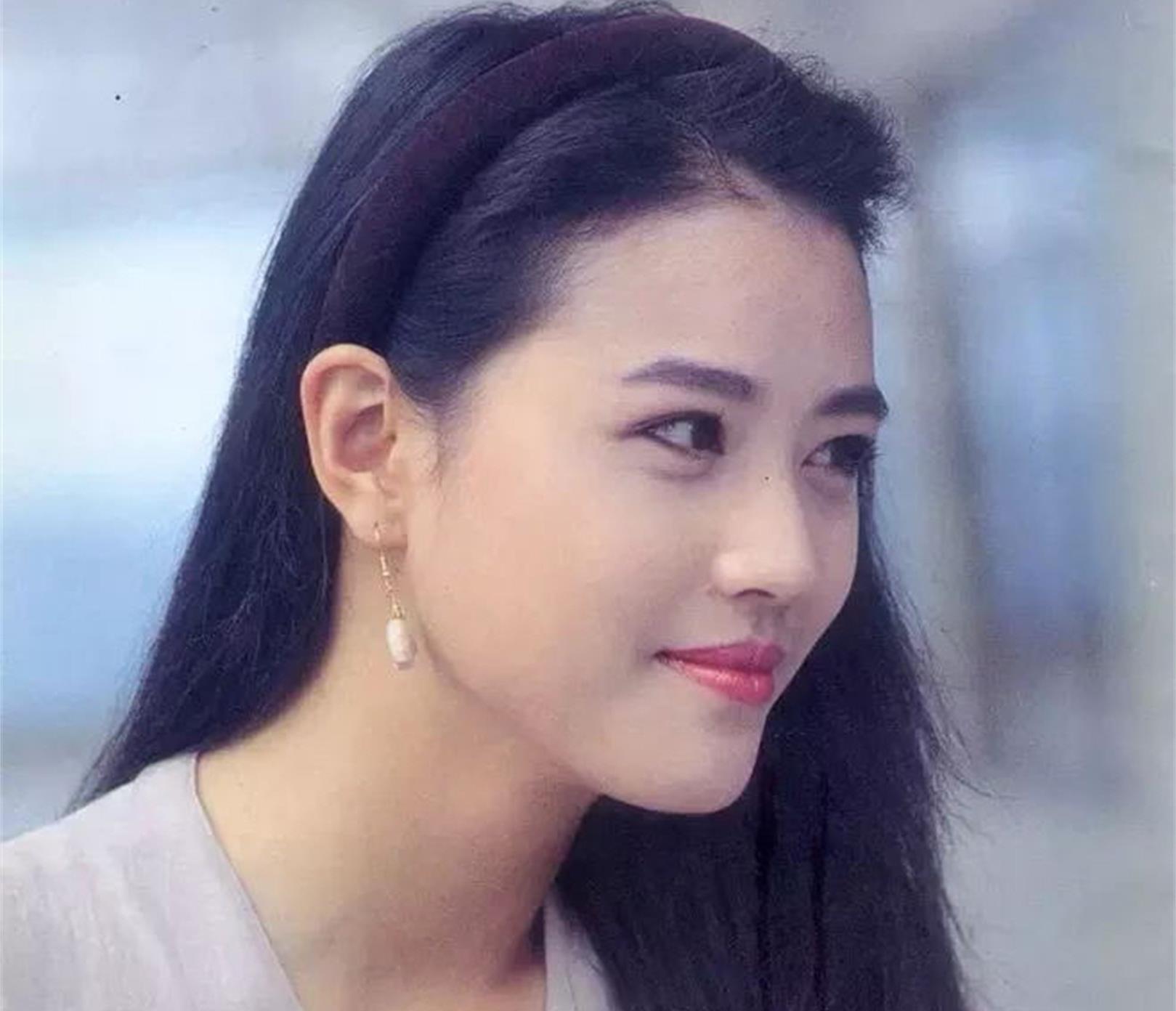 被骂到退出微博的周海媚,年轻时有多美?看了照片网友后悔骂过她